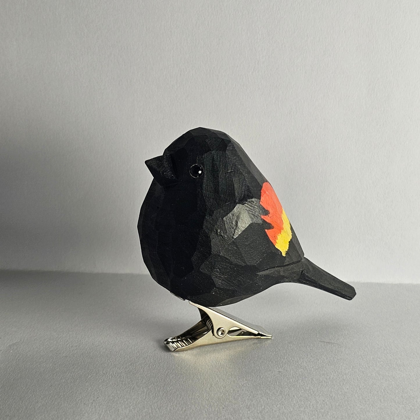 Red-winged black Bird Clip-on