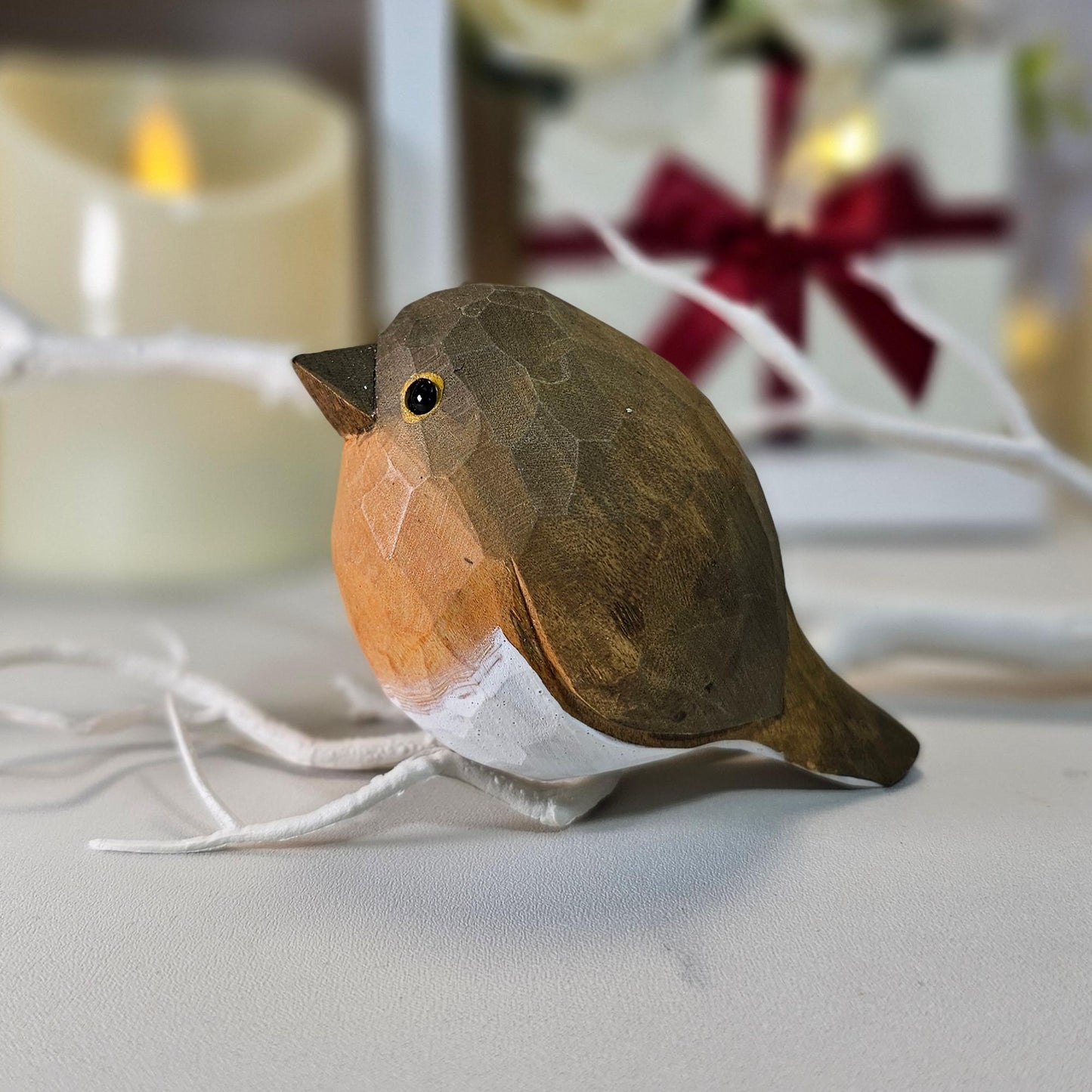 European robin (Erithacus Rubecula) on Stand