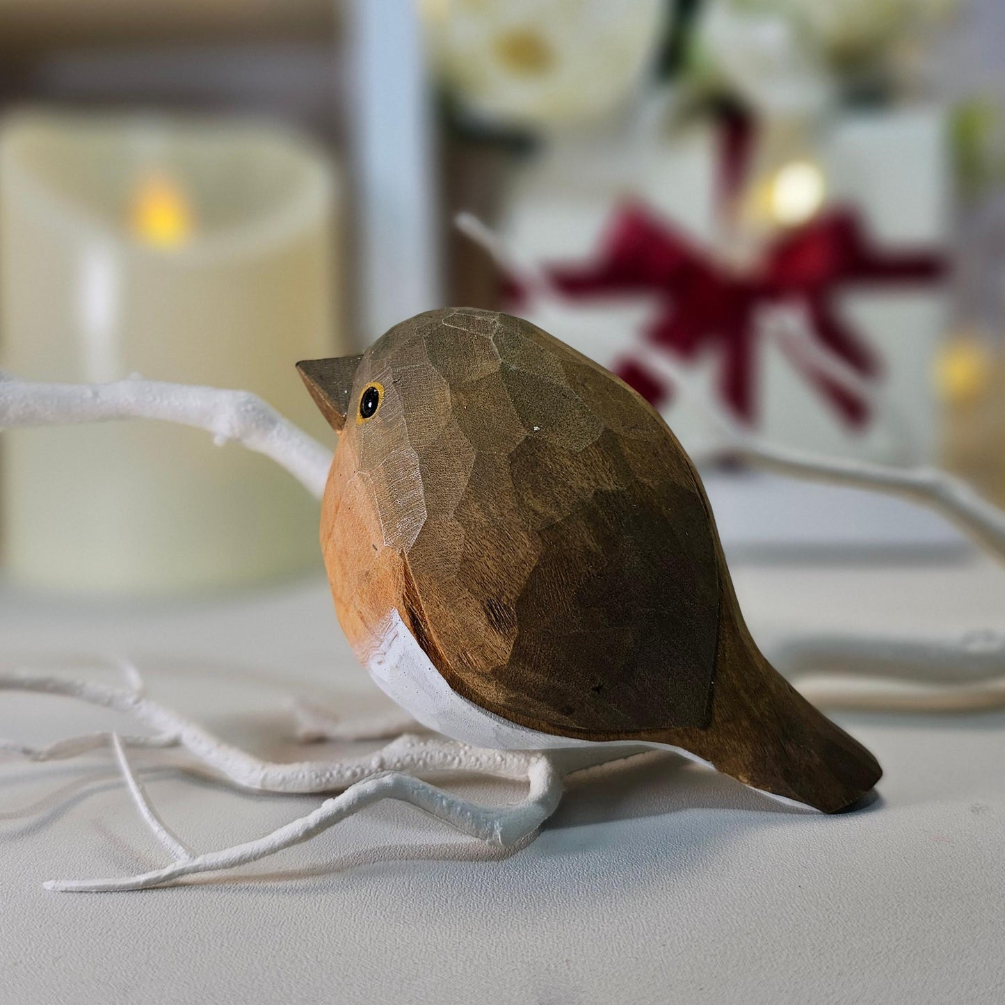 European robin (Erithacus Rubecula) on Stand