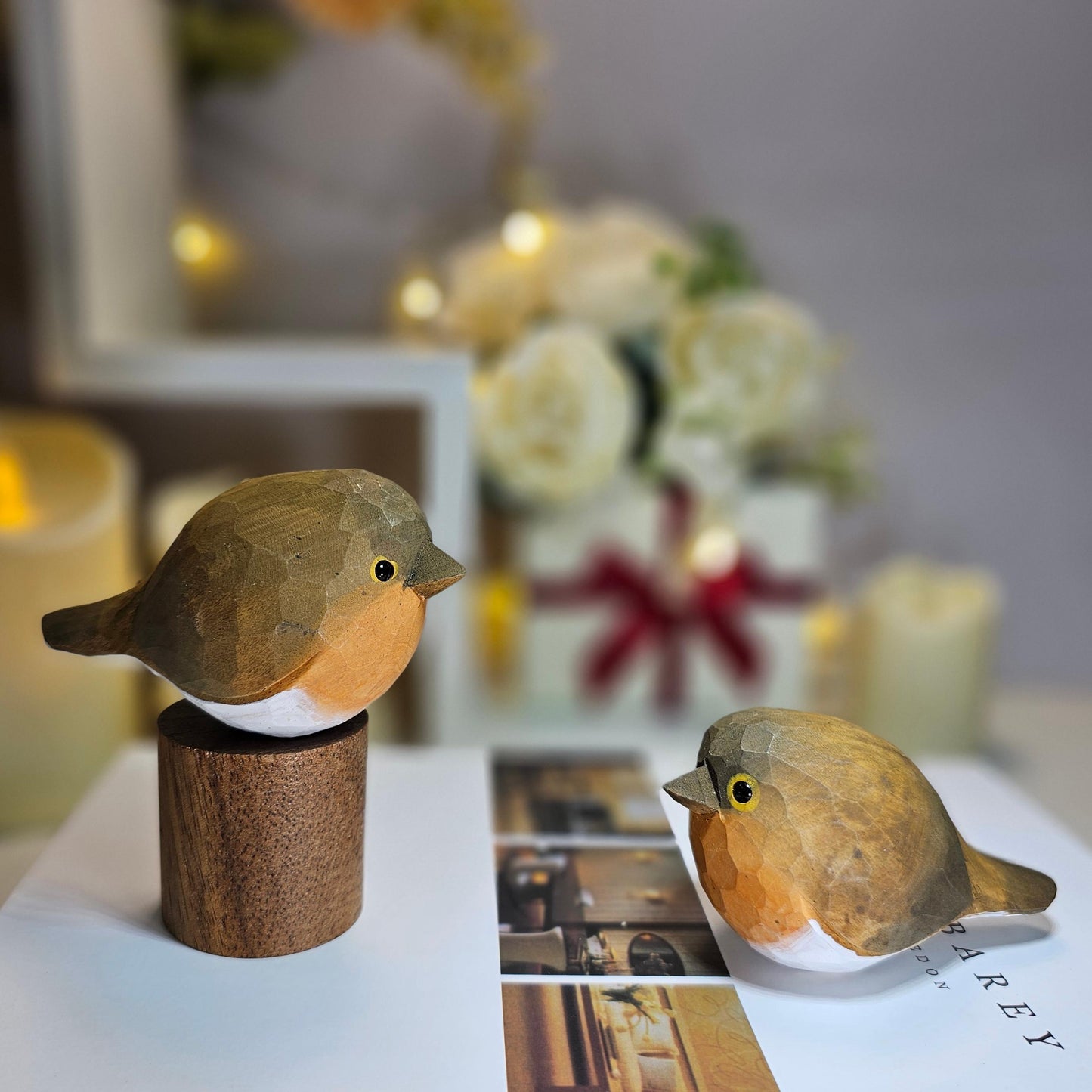 European robin (Erithacus Rubecula) on Stand