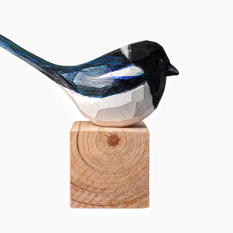 Magpie on Stand