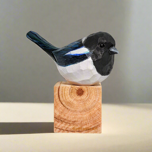Magpie on Stand